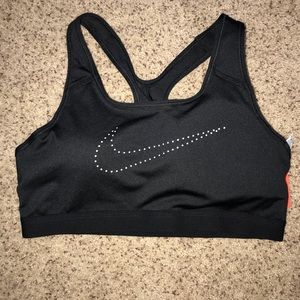 Nike medium support sports bra